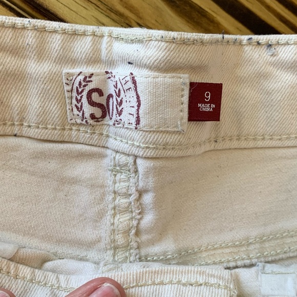 SO Distressed Off White Lace Short Shorts - Picture 3 of 4